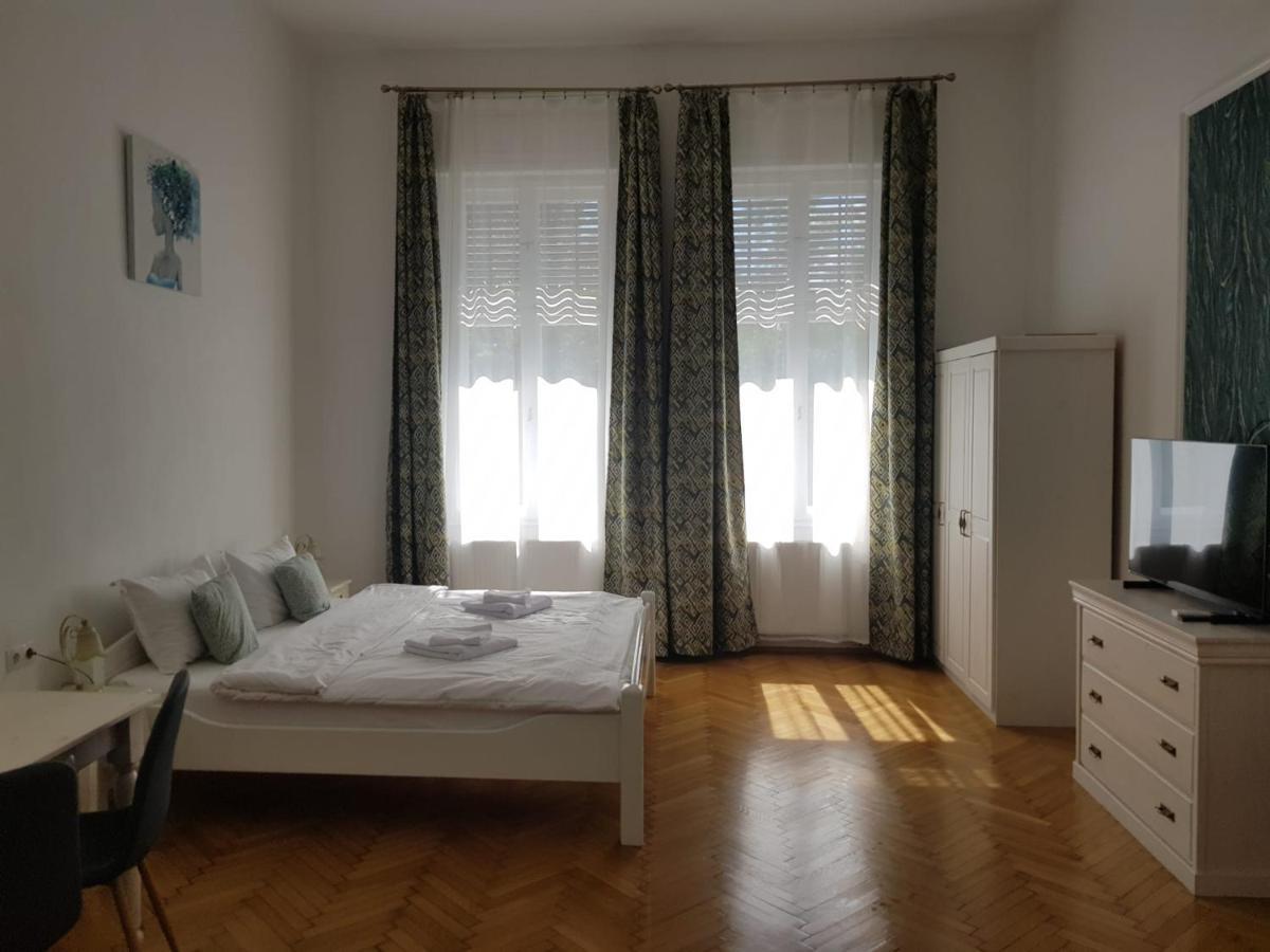 Liberte Apartments Орадя Экстерьер фото