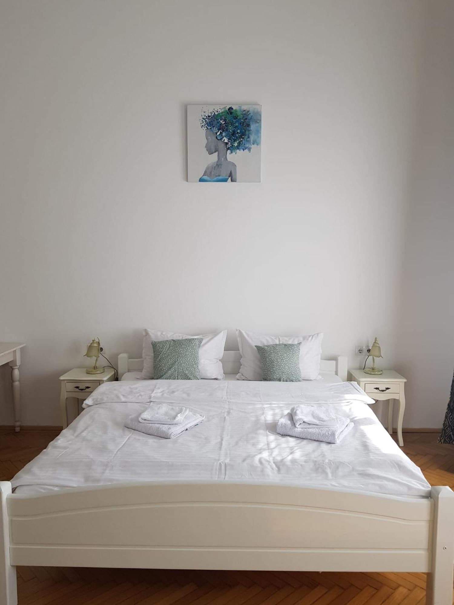 Liberte Apartments Орадя Экстерьер фото