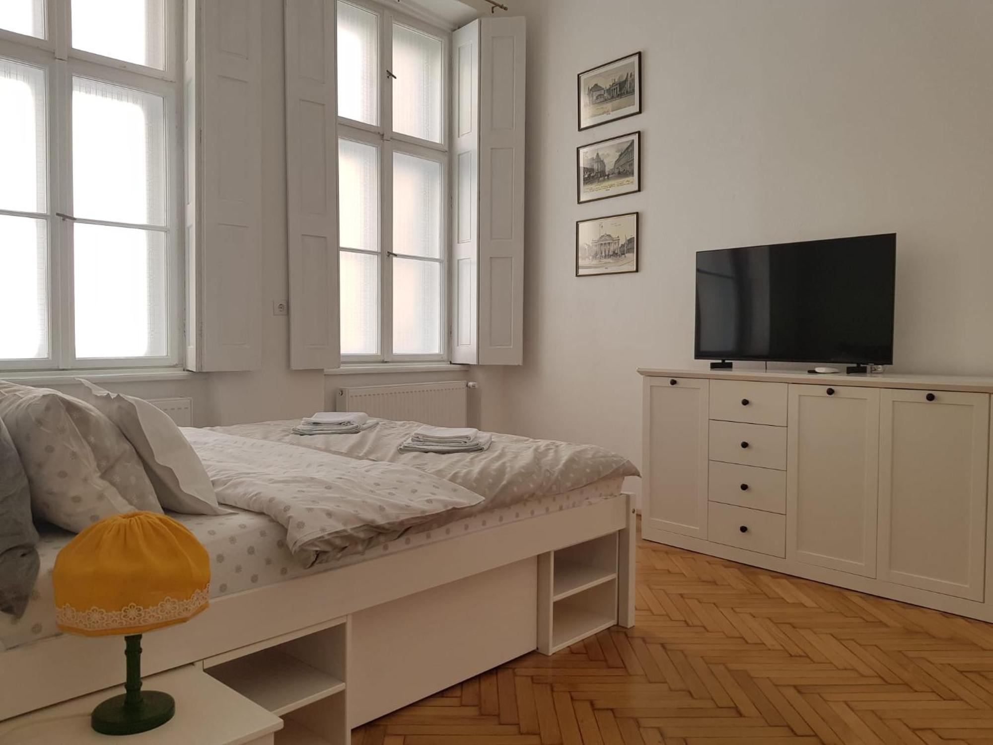 Liberte Apartments Орадя Номер фото