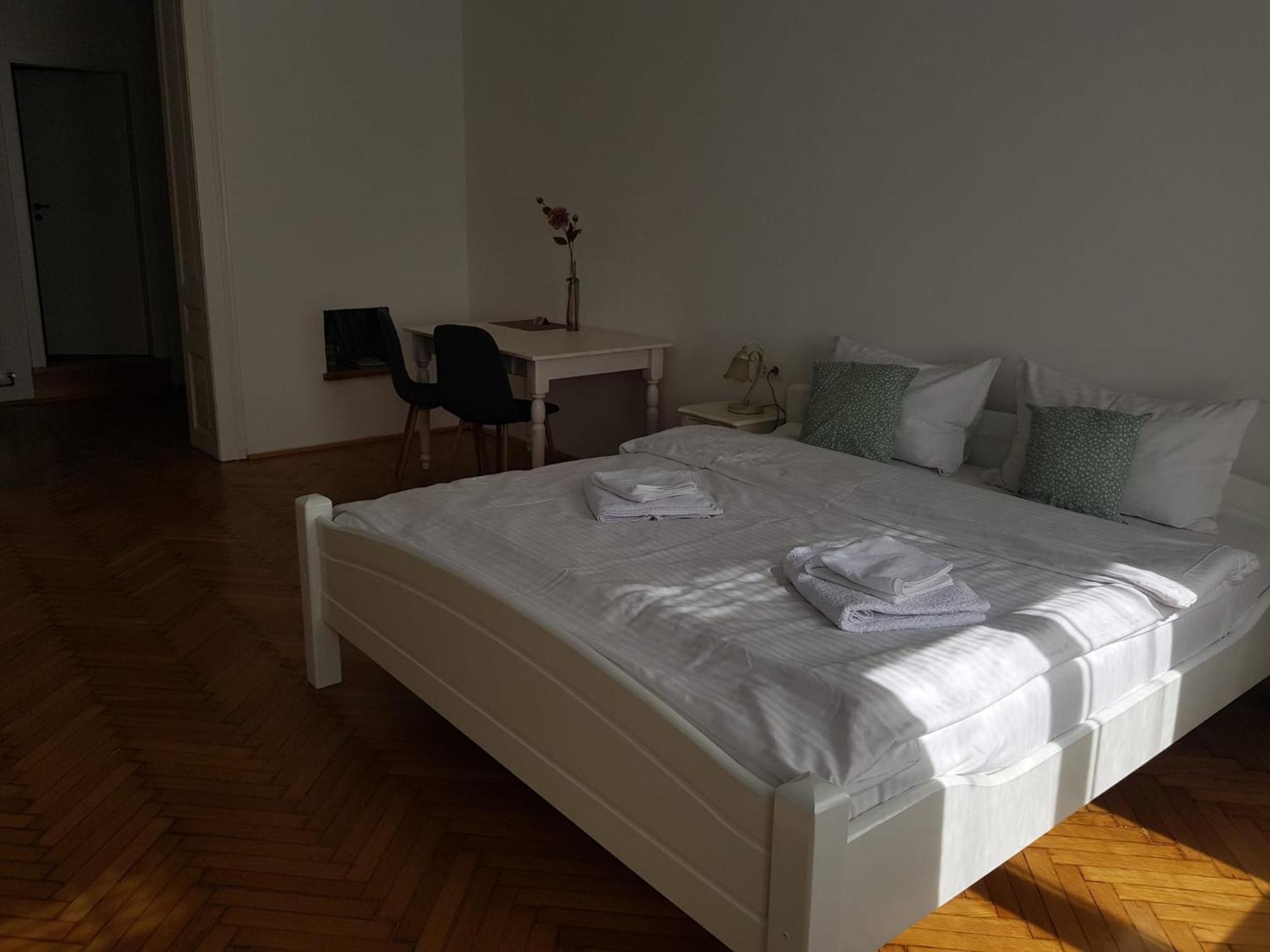 Liberte Apartments Орадя Номер фото