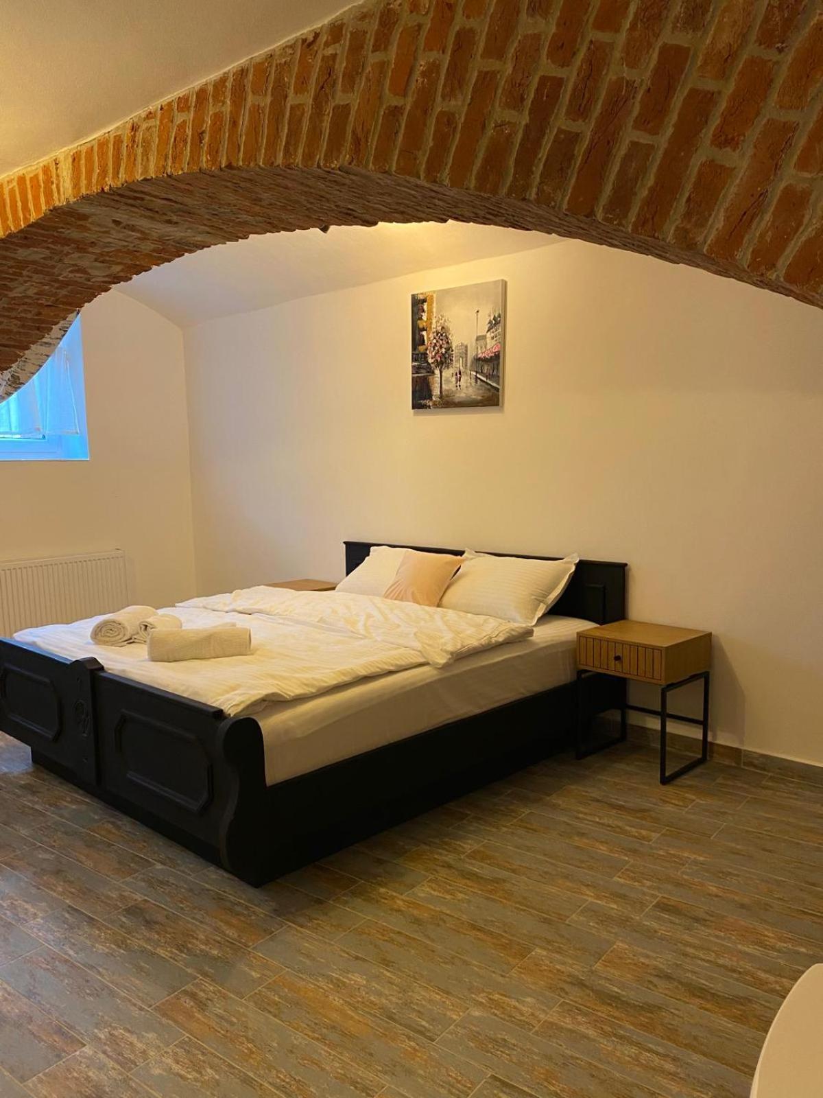 Liberte Apartments Орадя Экстерьер фото